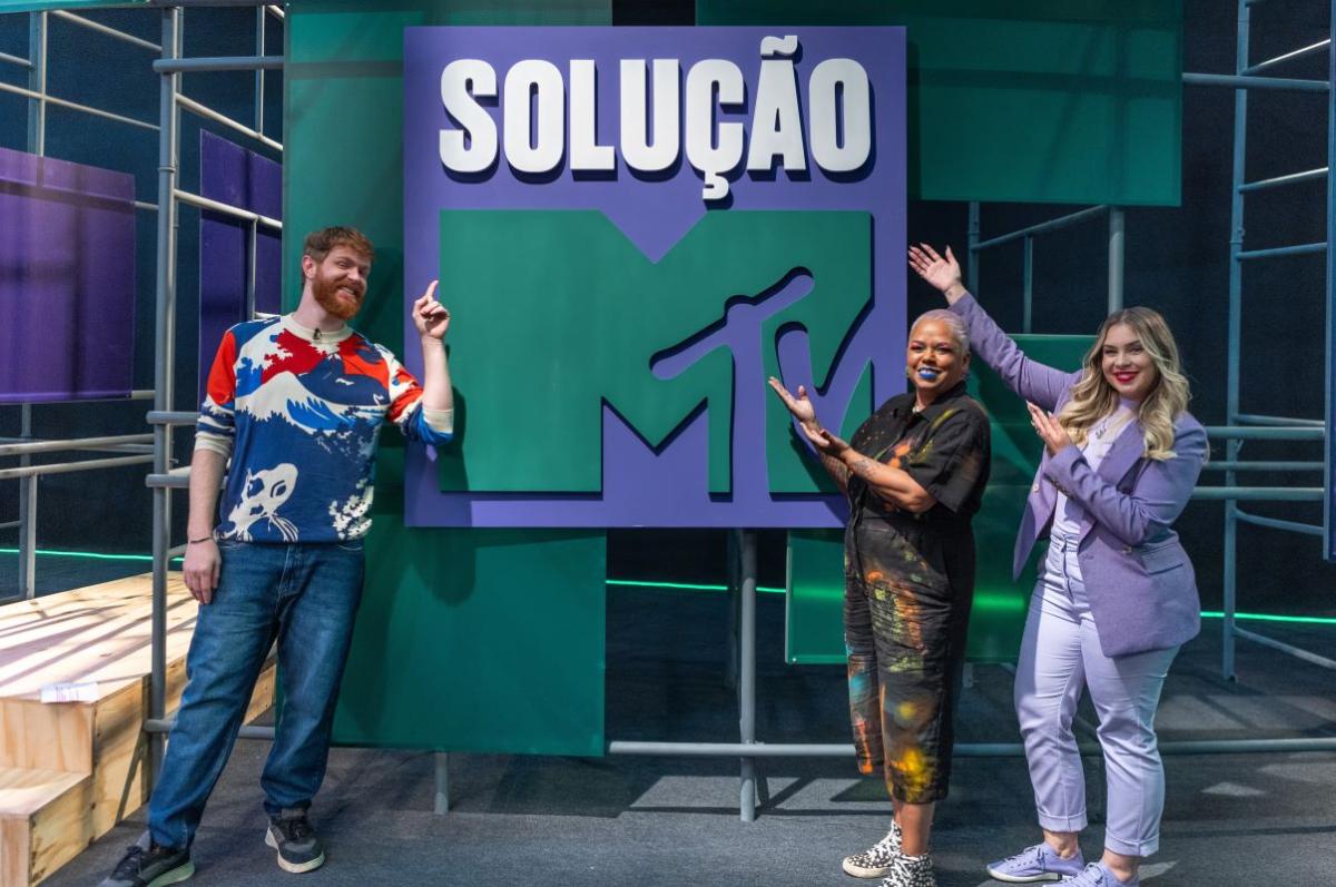 Apresentador e juradas do Solução MTV