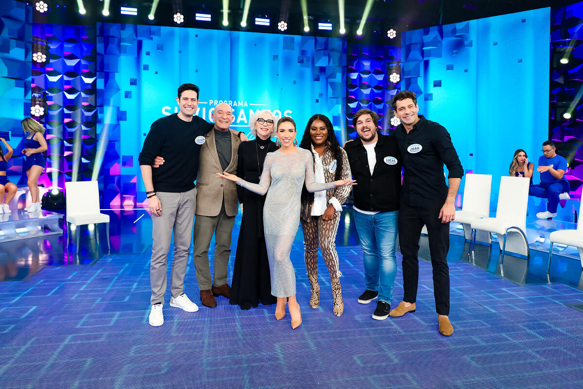 Elenco de A Infância de Romeu e Julieta no 'Não Erre a Letra' do Programa Silvio Santos