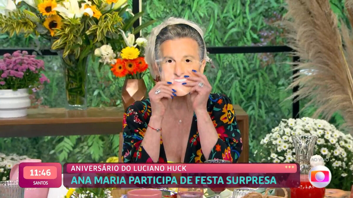 Ana Maria Braga com a máscara de Luciano Huck no Mais Você