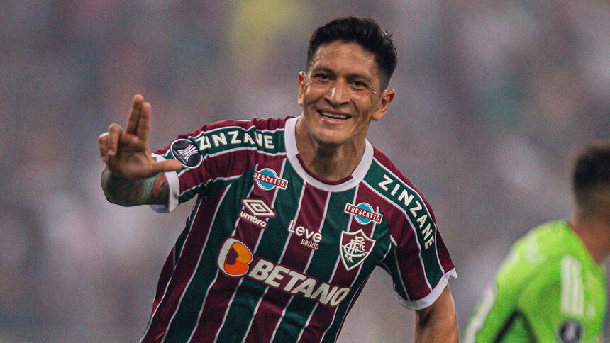 Cano comemorando gol no jogo entre Fluminense e Internacional pela Libertadores