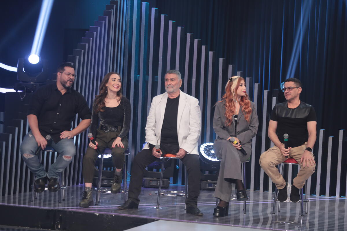 Ênio Vivona, Carla Martelli, Mário Jorge de Andrade, Bianca Alencar e Fred Mascarenhas no Jogo do Banquinho do Programa Raul Gil