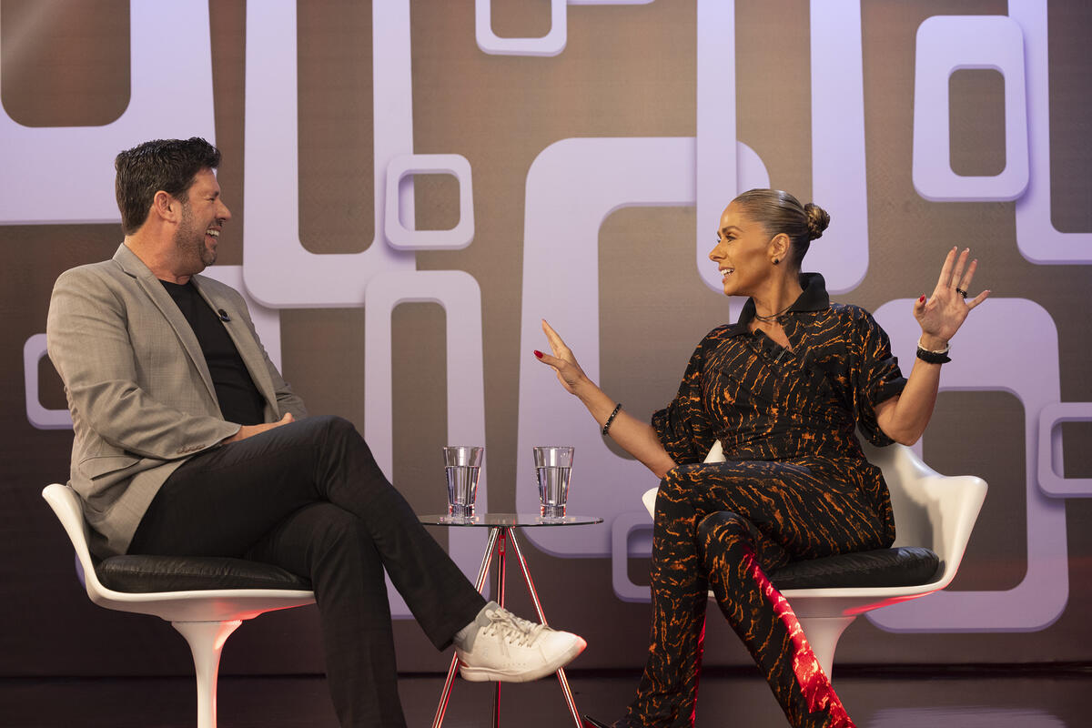 Michael Keller e Adriane Galisteu em trecho da entrevista no 'Record 70 Anos' do Domingo Espetacular