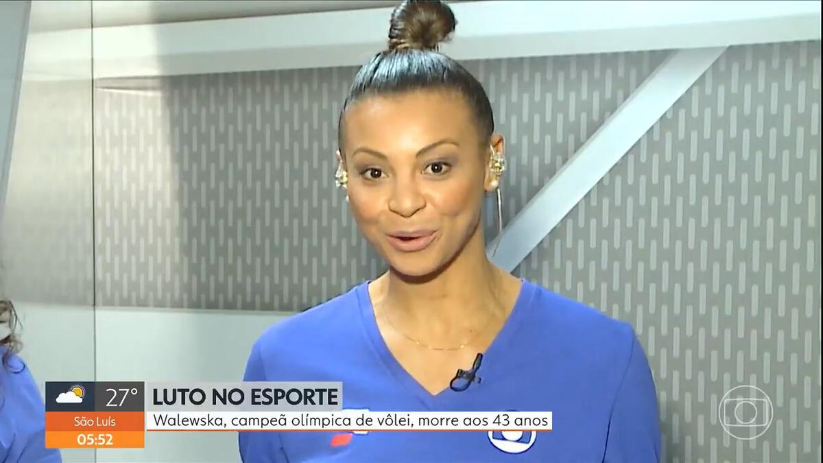 Walewska Oliveira com a blusa de comentarista da TV Globo