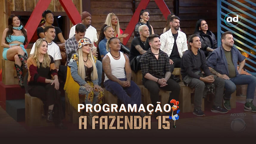 Os 18 participantes de A Fazenda 15 sentados no deck do reality show na arte de divulgação da programação de A Fazenda 15