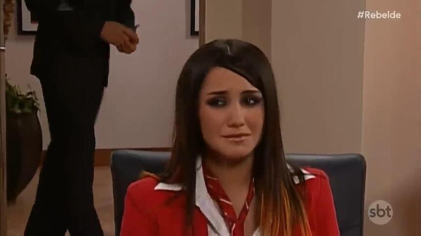 Cena de Roberta chorando no capítulo 67 de Rebelde no SBT