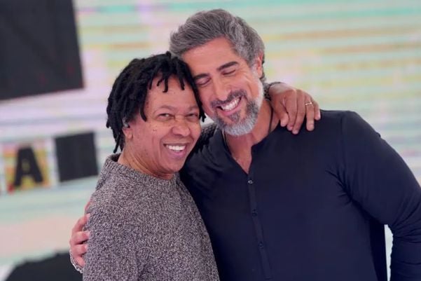 Djavan recebe homenagem no Caldeirão,