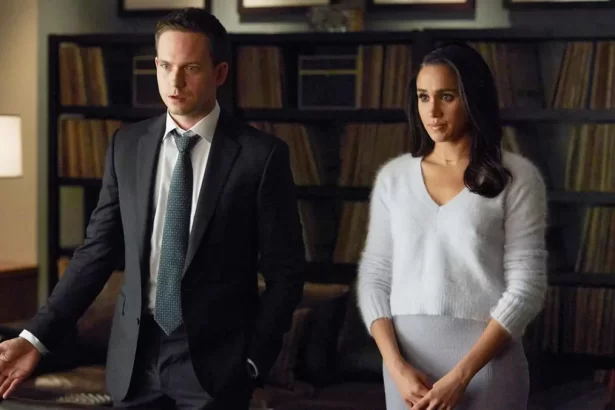 Meghan Markle e Patrick J. Adams em trecho da série Suits