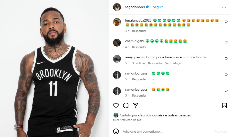 Imagem 1: Nego do Borel de regata preta, encostado numa parede branca, com semblante sério; Imagem 2: comentários do Instagram de Nego do Borel