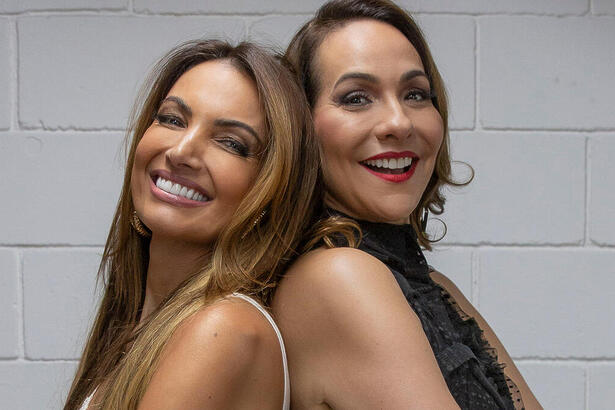 Giovana Cordeiro e Monique Alfradique em uma montagem na Batalha do Lip Sync