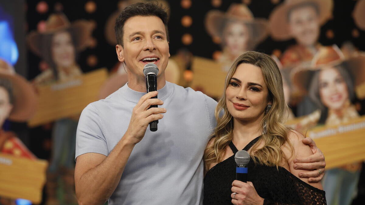 Rachel Sheherazade e Rodrigo Faro no palco do Hora do Faro