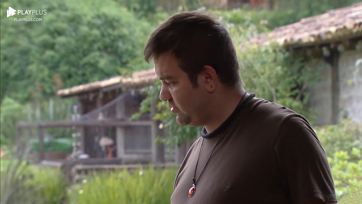 Sander durante o trato das ovelhas em A Fazenda
