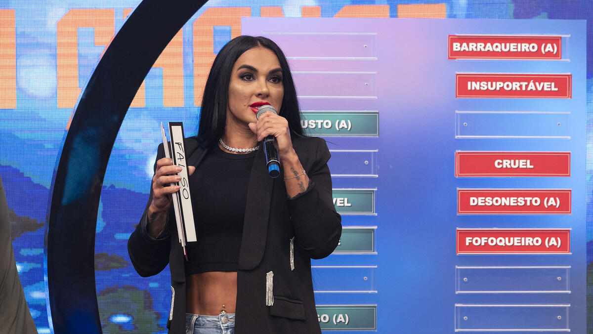 Simioni detona Rachel Sheherazade no Hora do Faro