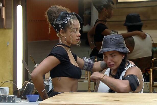 Lily Nobre conforta Jenny Miranda na cozinha de A Fazenda 15