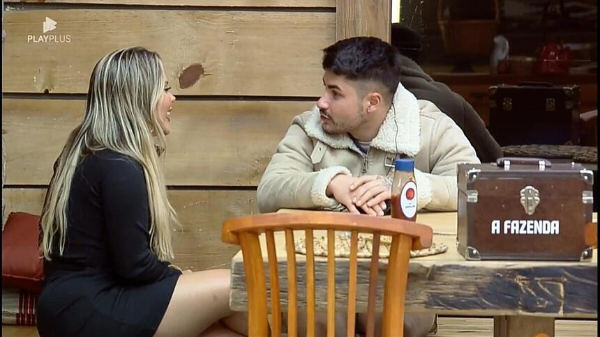 Lucas olha para Kally e conta o que viu em Jenny durante discussão em A Fazenda 15