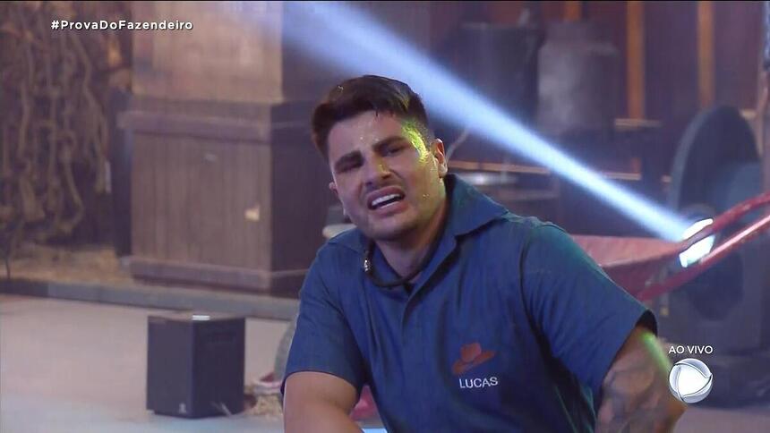 Lucas Souza chorando ao vencer a Prova do Fazendeiro