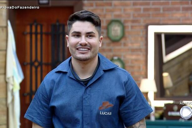 Lucas Souza sorrindo antes da Prova do Fazendeiro