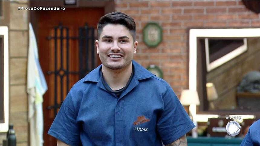 Lucas Souza sorrindo antes da Prova do Fazendeiro