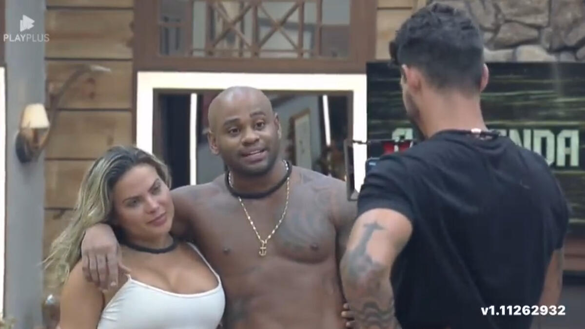 Black, Kally e Radamés durante o câmera-trato em A Fazenda