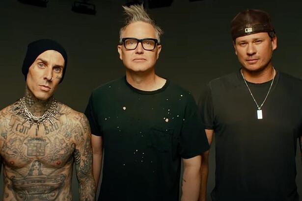 Integrantes do Blink-182 durante ensaio fotográfico para divulgação de novo álbum