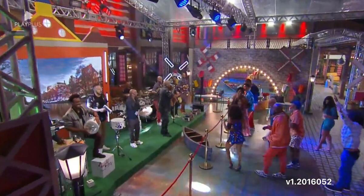 Festa de A Fazenda com o tema Holanda com participação da banda Turma do Pagode.
