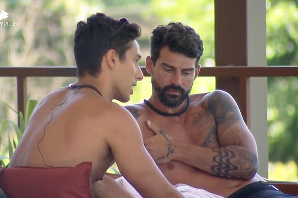 Henrique e Radamés durante conversa em A Fazenda