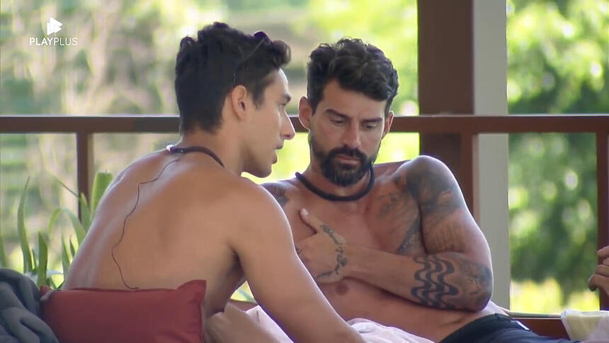 Henrique e Radamés durante conversa em A Fazenda