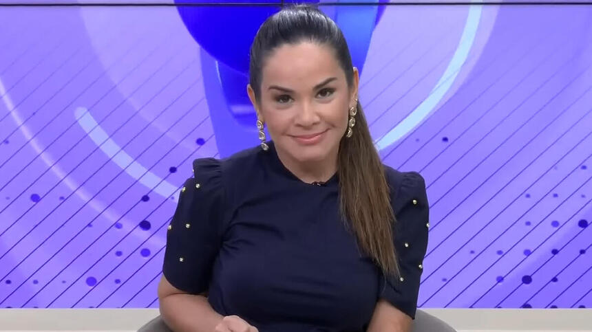 Isabele Benito durante comentário no Fofocalizando