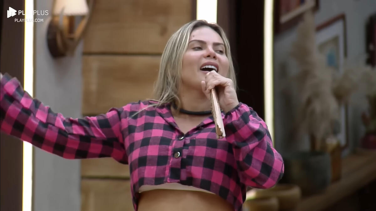 Kally cantando em A Fazenda