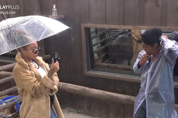 Lily Nobre e Marcia Fu em conversa no câmera-trato em A Fazenda