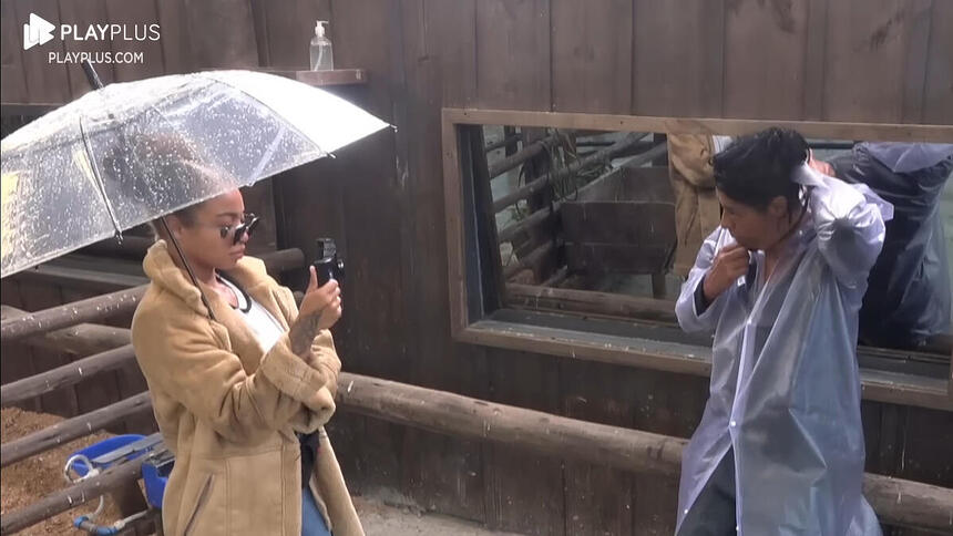 Lily Nobre e Marcia Fu em conversa no câmera-trato em A Fazenda