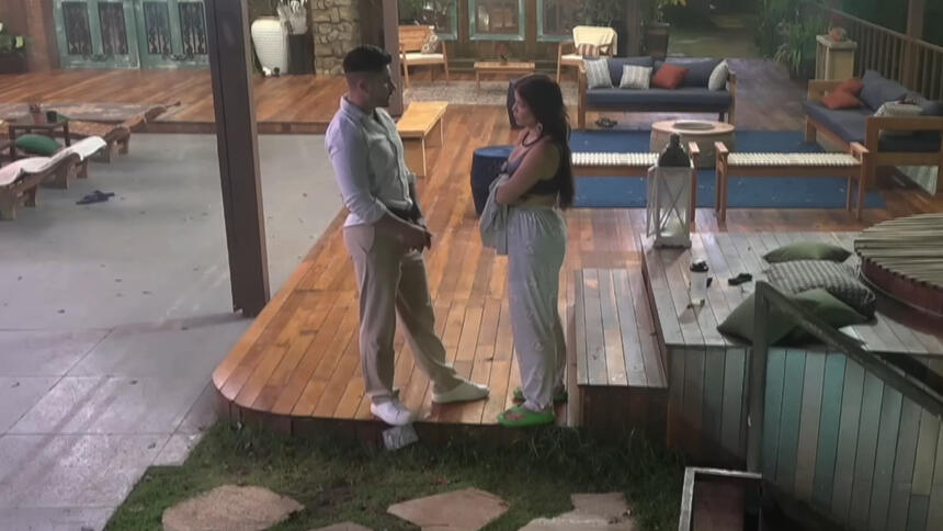Lucas e Jaquelline em conversa sobre um processo sobre Kally