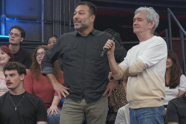 Mauricio Ferraz e Serginho Groisman no palco do Altas Horas