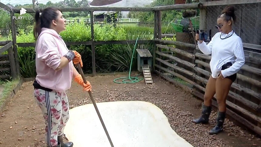 Nadja e Lily durante a câmera-trato de A Fazenda