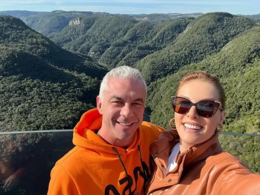 Alexandre Correa e Ana Hickmann em uma montanha