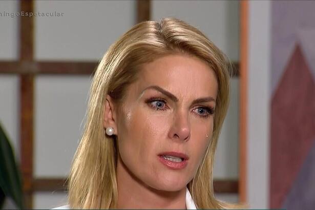 Ana Hickmann chora durante entrevista para o Domingo Espetacular