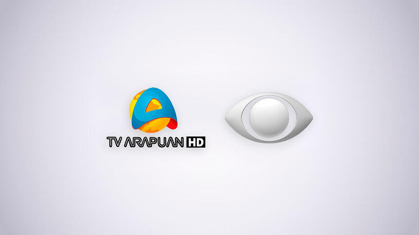 Logo da TV Arapuan ao lado do logo da Band