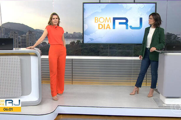 Silvana Ramiro e Priscila Chagas próximas as bancadas do Bom Dia RJ