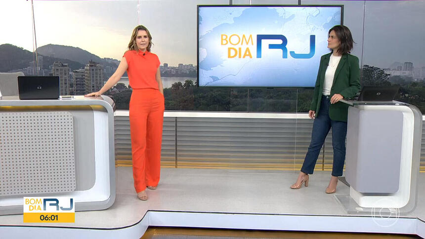 Silvana Ramiro e Priscila Chagas próximas as bancadas do Bom Dia RJ