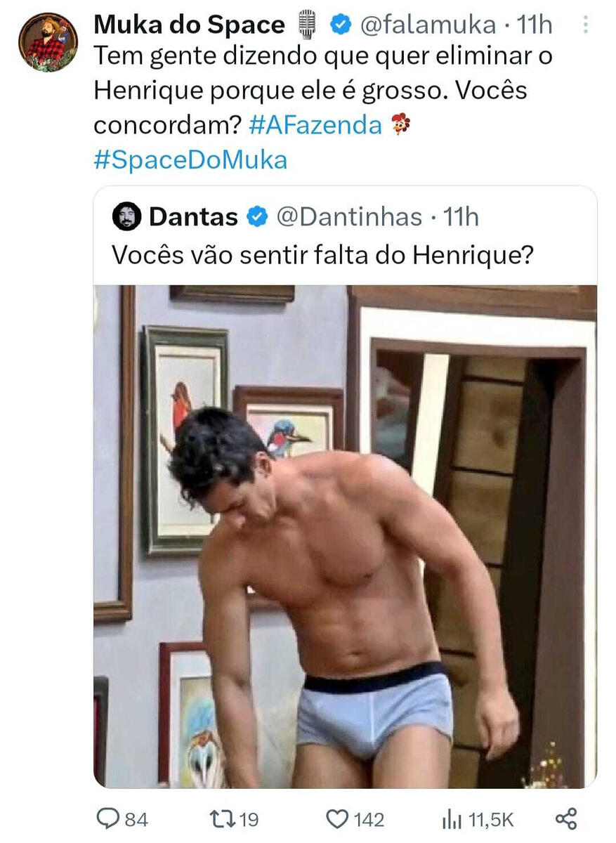 Henrique de sunga com um volume nas partes íntimas