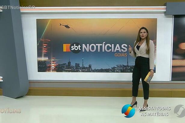 Silvye Alves no cenário do SBT Notícias GO