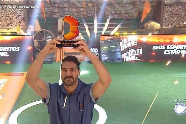 Shay levanta troféu da Prova do fazendeiro