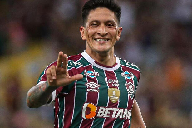 Cano comemorando gol pelo Fluminense