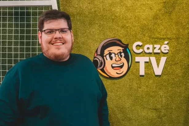 Casimiro em foto posada na Cazé TV