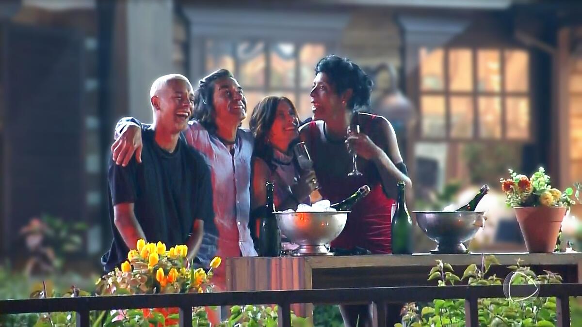 WL Guimarães, André Gonçalves, Jaquelline e Marcia Fu brindam como finalistas de A Fazenda 15