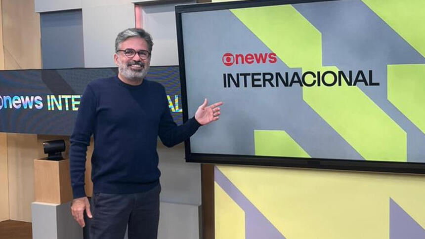 Marcelo Lins no novo cenário do GloboNews Internacional