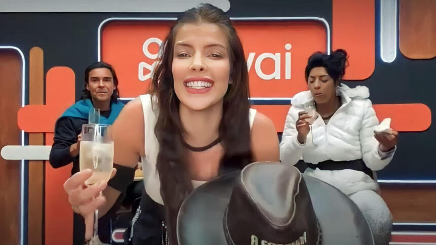 Jaquelline durante a Live do Fazendeiro, ao lado de André e Marcia Fu