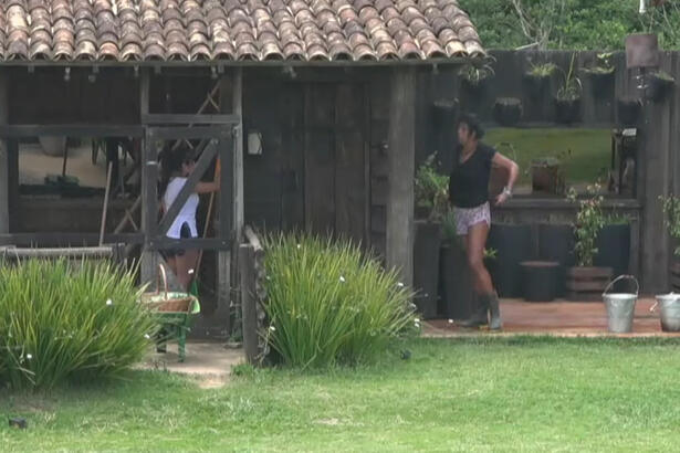 Jaquelline e Marcia Fu durante conversa em A Fazenda