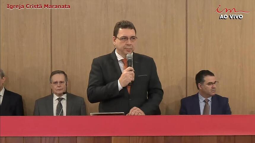 Pastor Josias Junior em trecho de um culto da Igreja Cristã Maranata