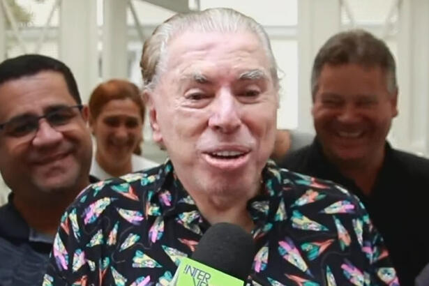 Silvio Santos durante homenagem de aniversário