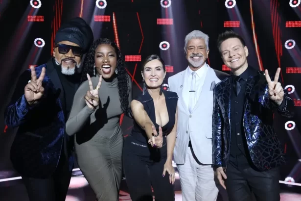 Fátima Bernardes, Lulu Santos, Michel Teló, Iza e Carlinhos Brown durante gravação do The Voice Brasil 12